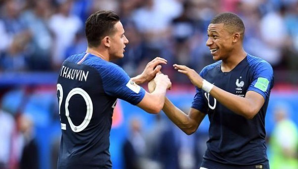 朴茨茅斯总监：热刺已与我们就可能提前召回梁民革进行了谈判