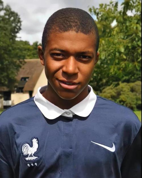 官方：热刺从苏超阿伯丁召回英格兰中卫多林顿